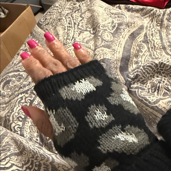 Lane Bryant Black and Gray Fingerless Gloves - Picture 2 of 2